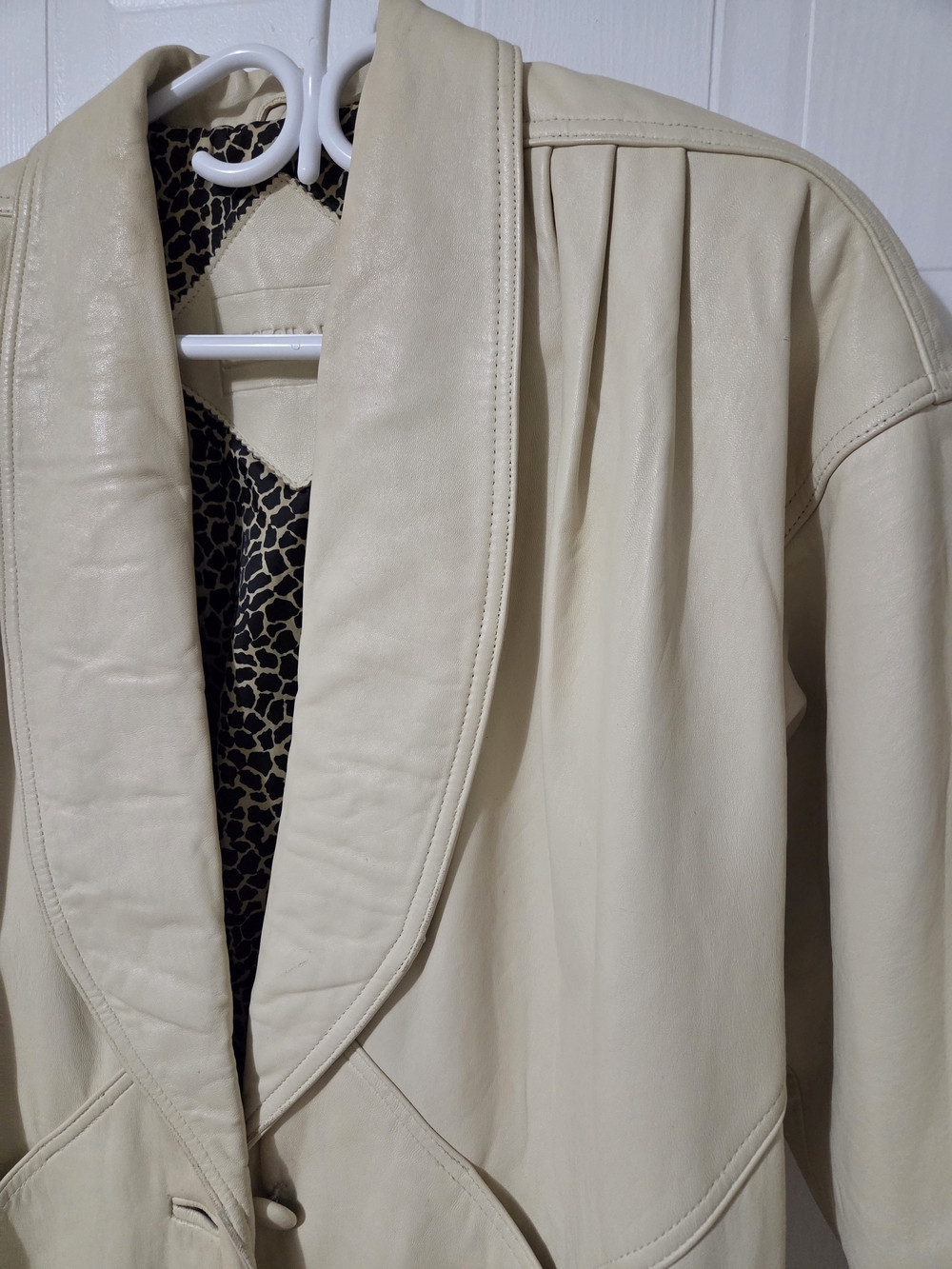 Vintage Butter Cream Leather Coat With Leopard Lining Oversized - Picture 5 of 7